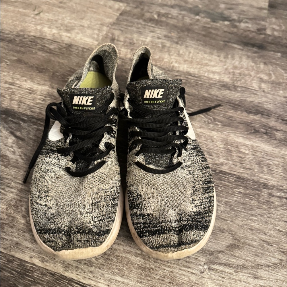 Nike Women’s Black and White Sneakers